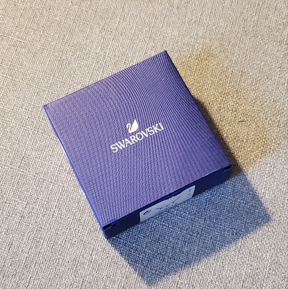 NEW! Minimalist SWAROVSKI Trio Crystal Pendants Rhodium-Plated Necklace - Picture 6 of 9